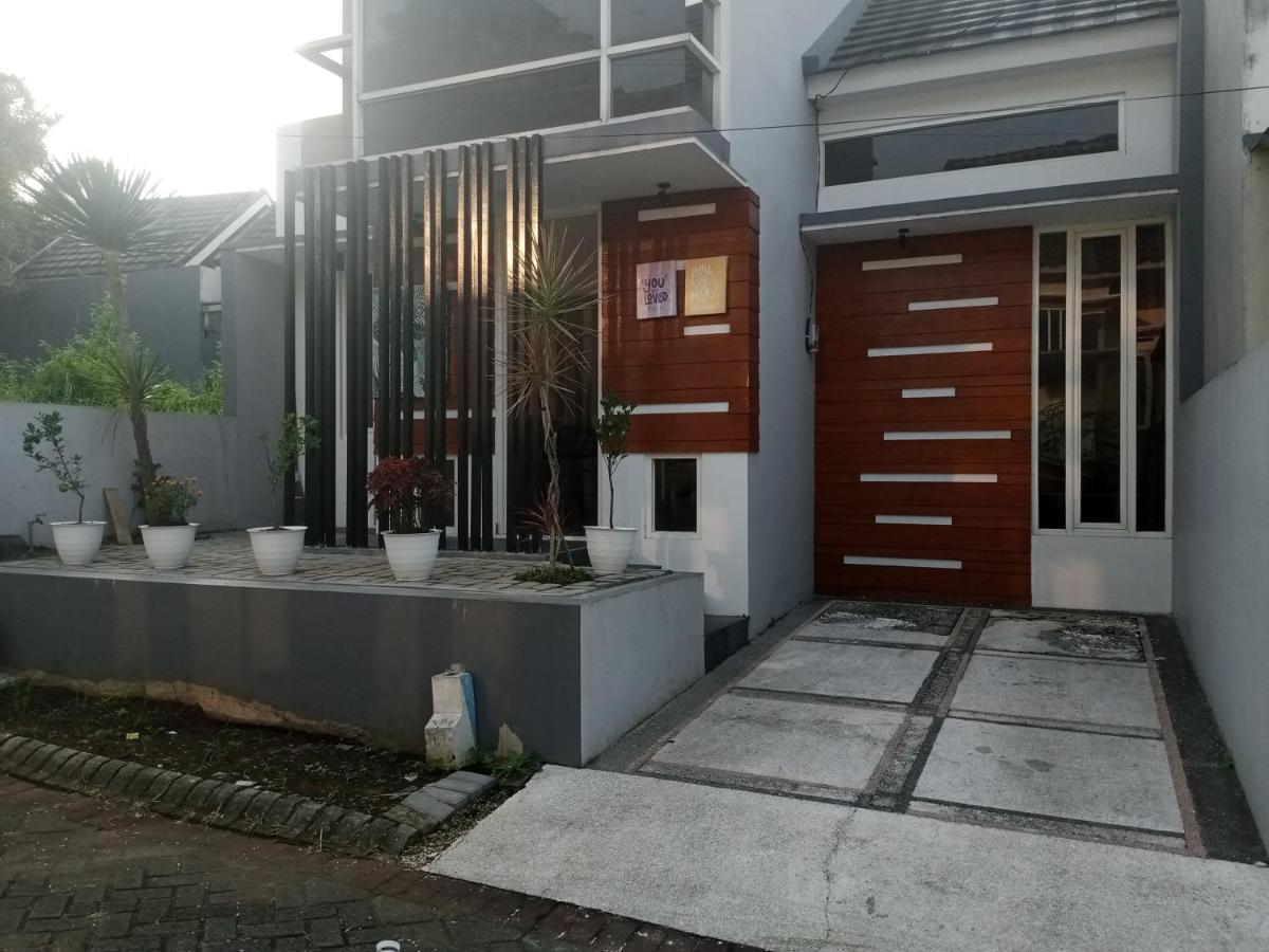 Villa Harmony Syariah II Batu  Exterior photo